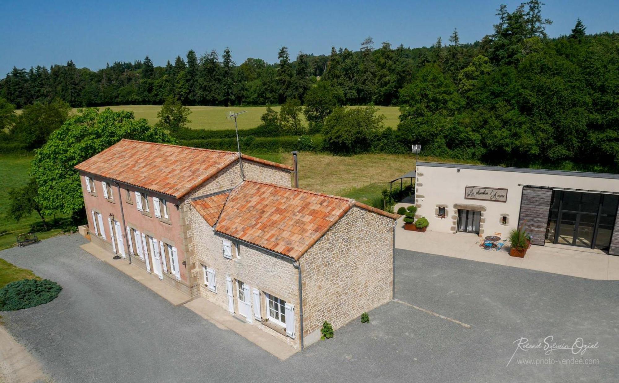 Les Chambres D'Aurore Chambretaud Exterior photo